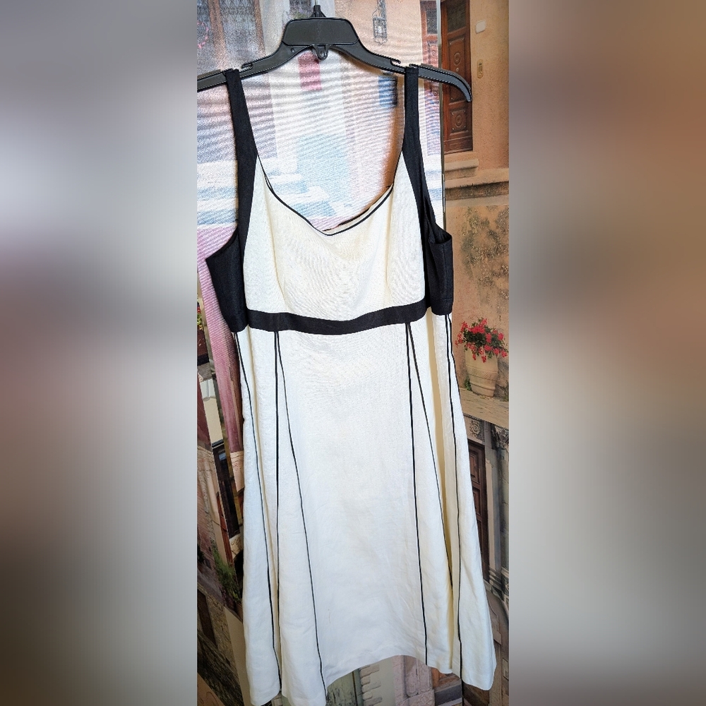 Chic Strapless Black and Cream Dress NWOT